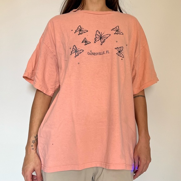 Vintage Peach Gainesville Florida Short Sleeve Butterfly Graphic Tee Studded - Picture 2 of 8